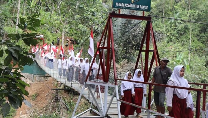 Dandim 0625/Pangandaran Resmikan Dua Jembatan Gantung Garuda, Perkuat Akses dan Ekonomi Warga