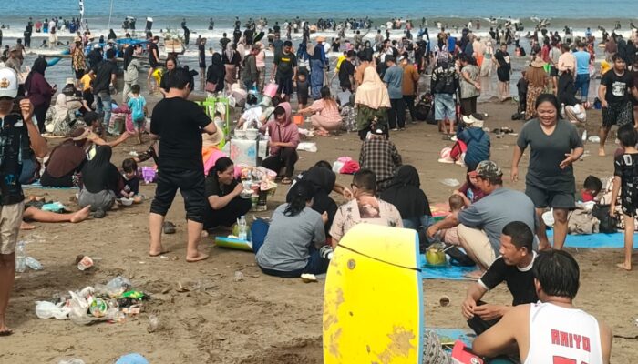 Pantai Pangandaran Tetap Jadi Primadona Libur Lebaran 2026, Ratusan Ribu Wisatawan Padati Destinasi Favorit Jawa Barat