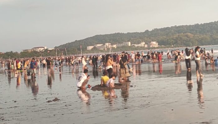 Pantai Pangandaran Mendadak Membludak pada Libur Jumat Agung