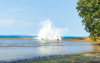 Keindahan Pantai Sebrotan Madasari Saat Cuaca Cerah Selalu Memikat Wisatawan
