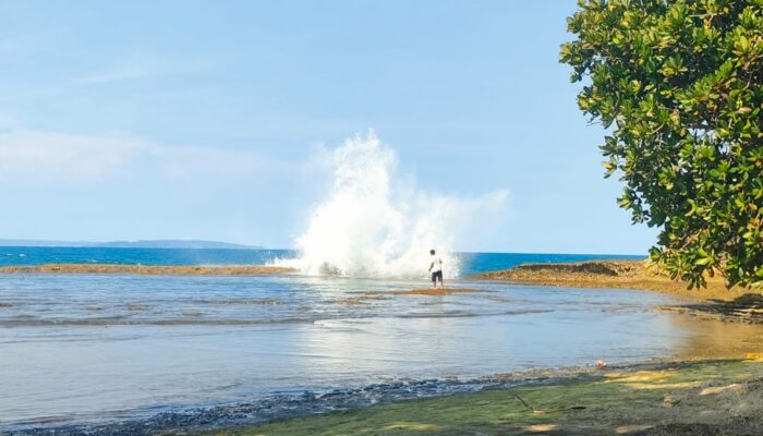 Keindahan Pantai Sebrotan Madasari Saat Cuaca Cerah Selalu Memikat Wisatawan
