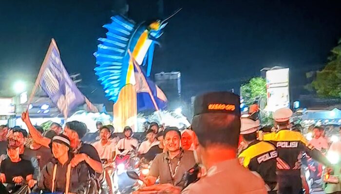 Pangandaran Jadi Lautan Biru, Bobotoh Tumpah Ruah Rayakan Persib Juara Tiga Musim Beruntun