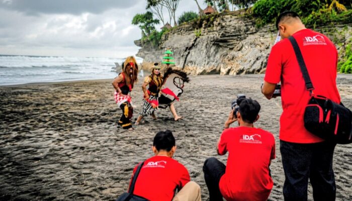 Hj Ida Nurlaela Wiradinata Apresiasi Fotografer Muda SIDAK, Dorong Budaya Pangandaran Mendunia Lewat Karya Visual