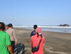 Tongkang Bermuatan Batubara Sengaja Didamparkan di Pantai Sukaresik, Langkah Darurat Cegah Pencemaran Laut