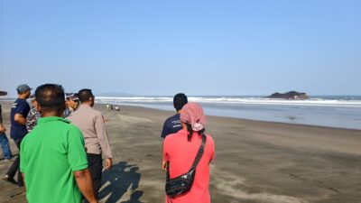 Tongkang Bermuatan Batubara Sengaja Didamparkan di Pantai Sukaresik, Langkah Darurat Cegah Pencemaran Laut