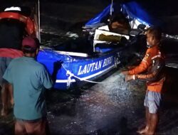 Perahu Nelayan Tanpa Awak Terdampar di Pantai Timur Pangandaran, Mesin Masih Menyala, Satu Nelayan Diduga Jatuh ke Laut