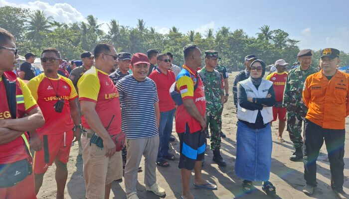 Bupati Pangandaran Tinjau Langsung Lokasi Kecelakaan Laut, Imbau Wisatawan Patuhi Jam Aman Berenang