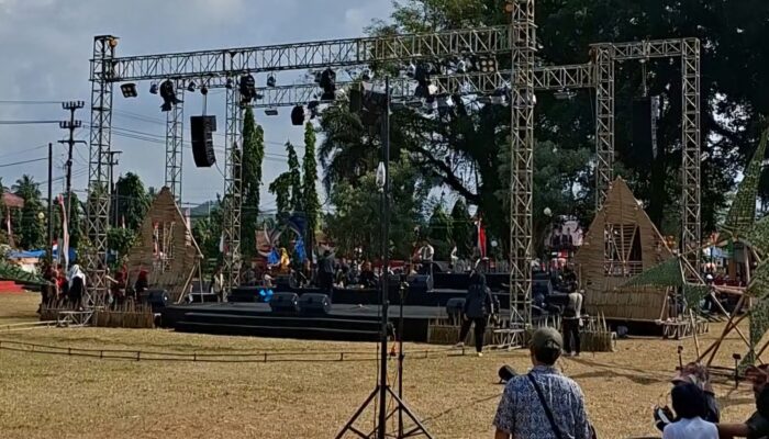 Festival & Expo KKN ISBI Bandung Gelar Pagelaran Seni “Niskala Gudha Dewi Siti Samboja” di Parigi