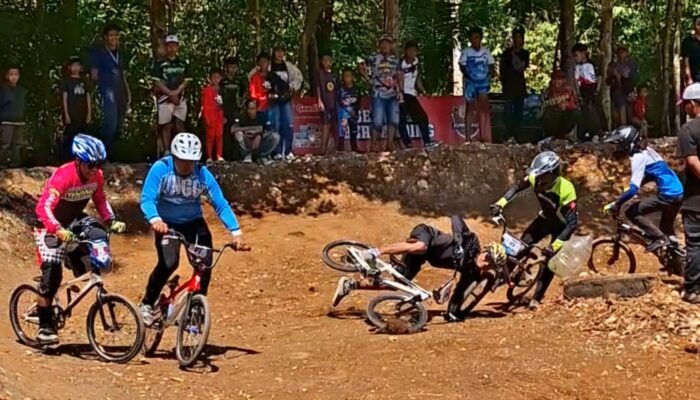 Kemeriahan HUT ke-81 RI: Ratusan Pembalap Adu Kecepatan di Latber Kemerdekaan BMX Purbakala Supercross