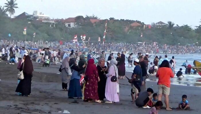 Satpolairud Polres Pangandaran Imbau Wisatawan dan Nelayan Utamakan Keselamatan