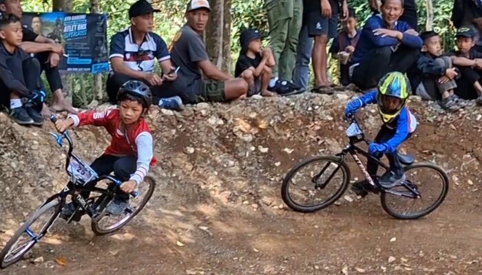 Pantai Batukaras Memanas! Ratusan Pembalap Sepeda Unjuk Gigi di Latber BMX Purbakala Supercross