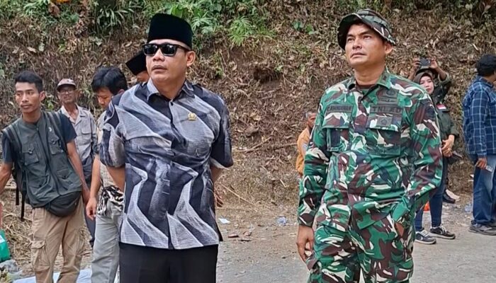 Kunjungi Jembatan Pongpet, Ketua DPRD Pangandaran Tinjau Akses Perekonomian dan Kesenian Tradisional