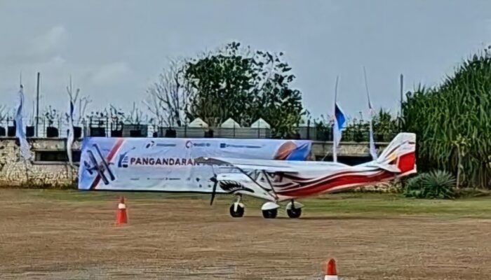 Langit Pangandaran Dihiasi Atraksi Pesawat di Pangandaran Air Show 2026