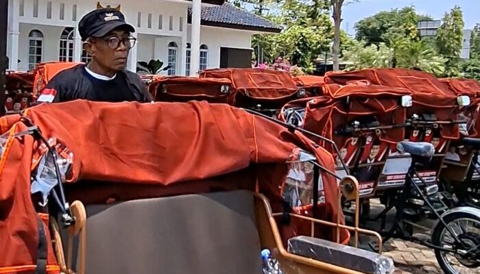 Bantuan Presiden Prabowo: 240 Unit Becak Listrik Diserahkan untuk Pengemudi Lansia di Pangandaran
