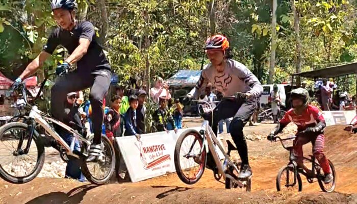 Meriahkan Milangkala ke-121, Desa Batukaras Gelar Latber BMX di Sirkuit Purbakala Supercross