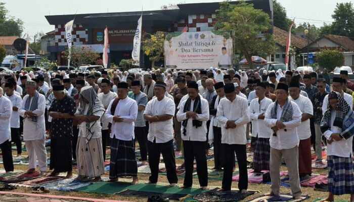 Hadapi Kekeringan dan Sambut Milangkala ke-14, Pemkab Pangandaran Gelar Shalat Istisqa di Alun-Alun Parigi