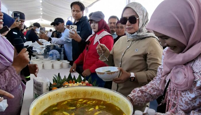 Sambut Milangkala ke-14, Bupati Pangandaran Cicipi Pindang Gunung di Festival Jaga Raksa Rupiah
