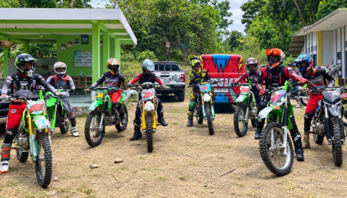 Kepedulian Komunitas Trail Slow Fun Adventure: Gelar Baksos Ulin Bareng demi Renovasi Masjid Al-Abror yang Bocor